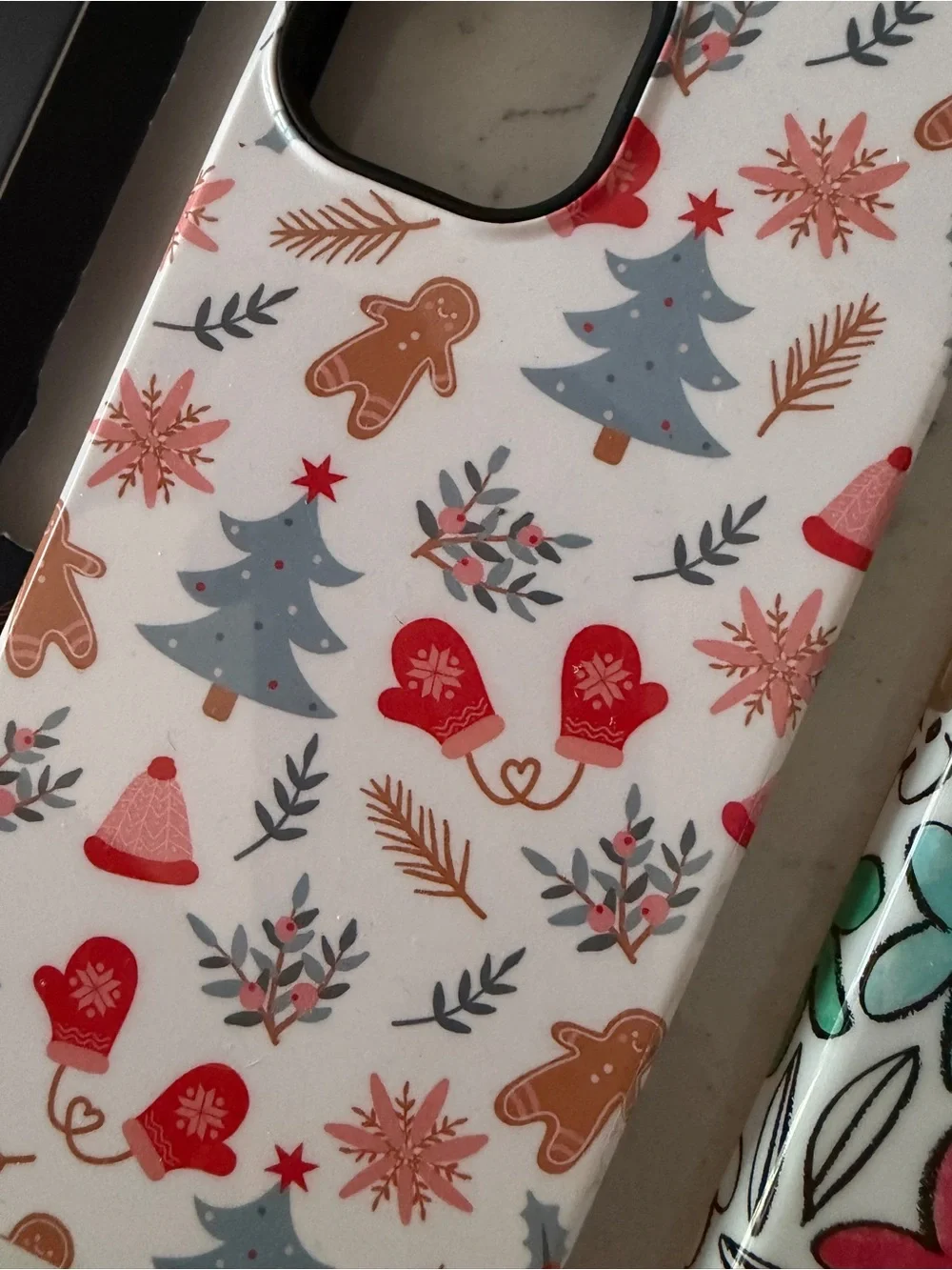 6 Casely Iphone13 pro cases in different designs and two AlilunScreen Protectors